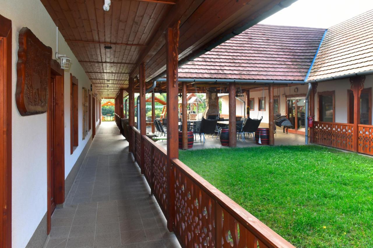 Nyakiglab Villa Szegi エクステリア 写真